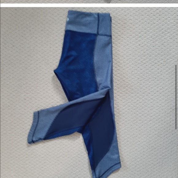 Lululemon Wunder Under Crop - Picture 2 of 5